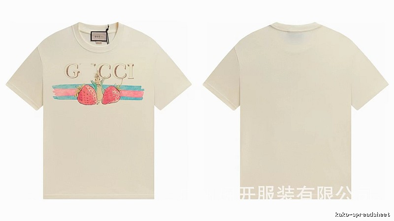 Gucci Vintage Off-white T-shirt with Strawberry Rabbit Print