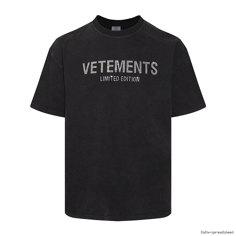 Logo Detail Statement graphic T-shirt Black Colorful Lucky with Relaxed Feel