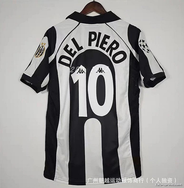 Manchester United Streetwear Beckham #7 soccer jersey White Black Retro with Logo Accent